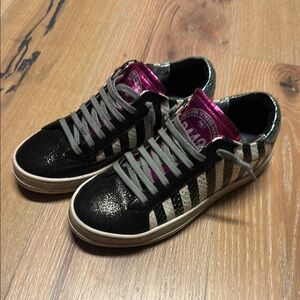 ❄️P448 Black and Pink Sneakers